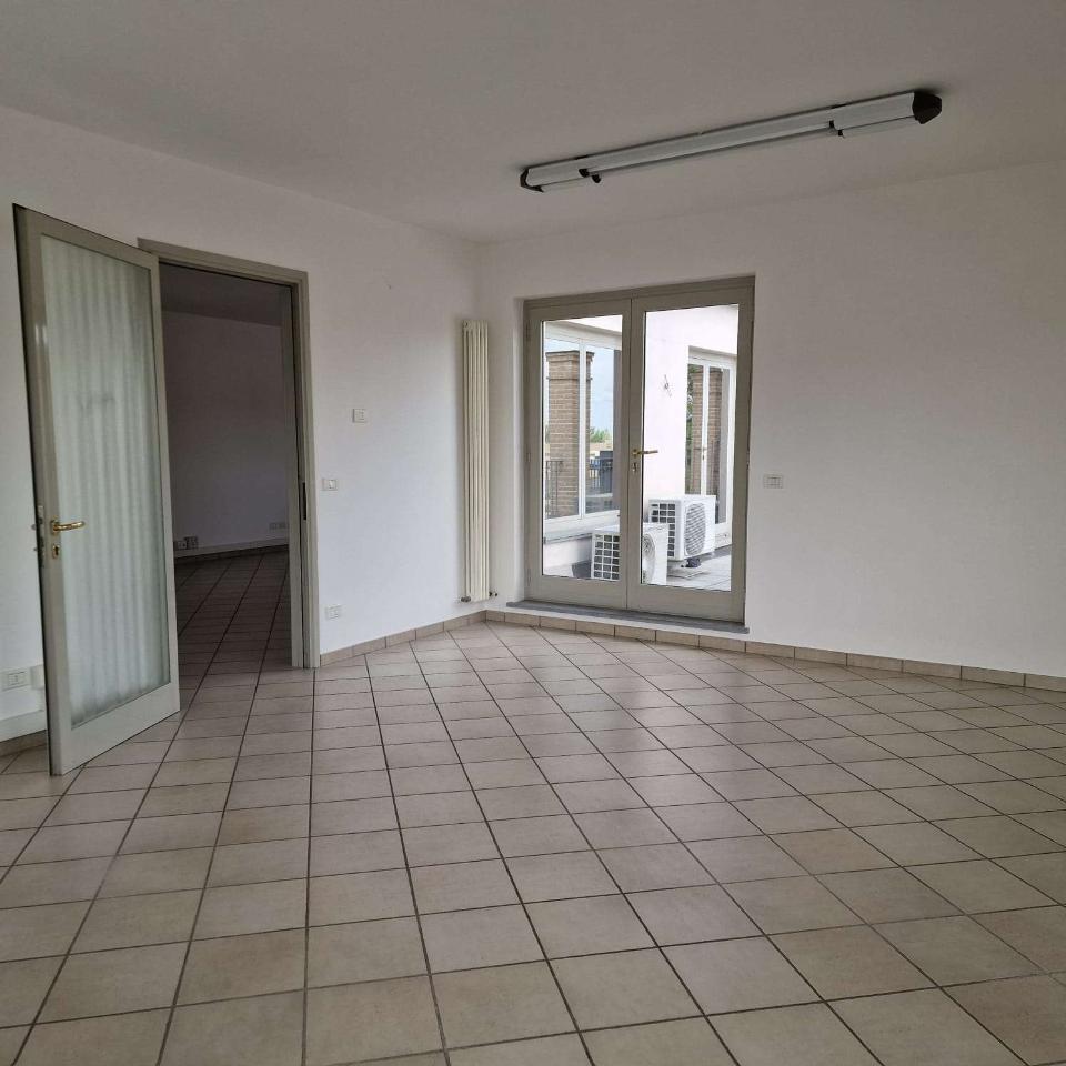 Ufficio in Via Nenni 2, Langhirano, {3} - Foto 1