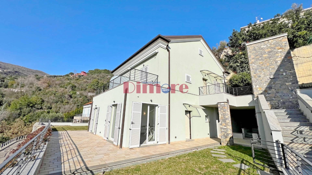 Villa bifamiliare in vendita a Alassio