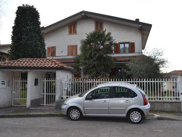 Mansion in Via Adige 39, Lainate - Photo 1