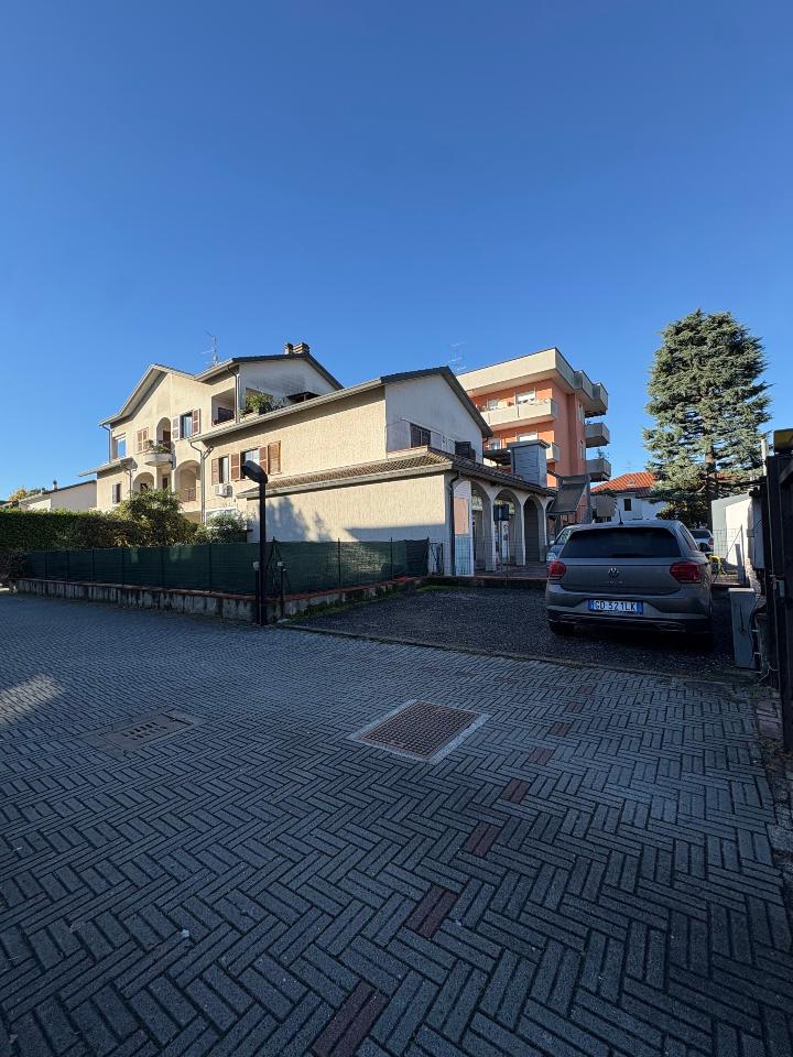 Parcheggio in Via Pagliera 40, Lainate, {3} - Foto 2