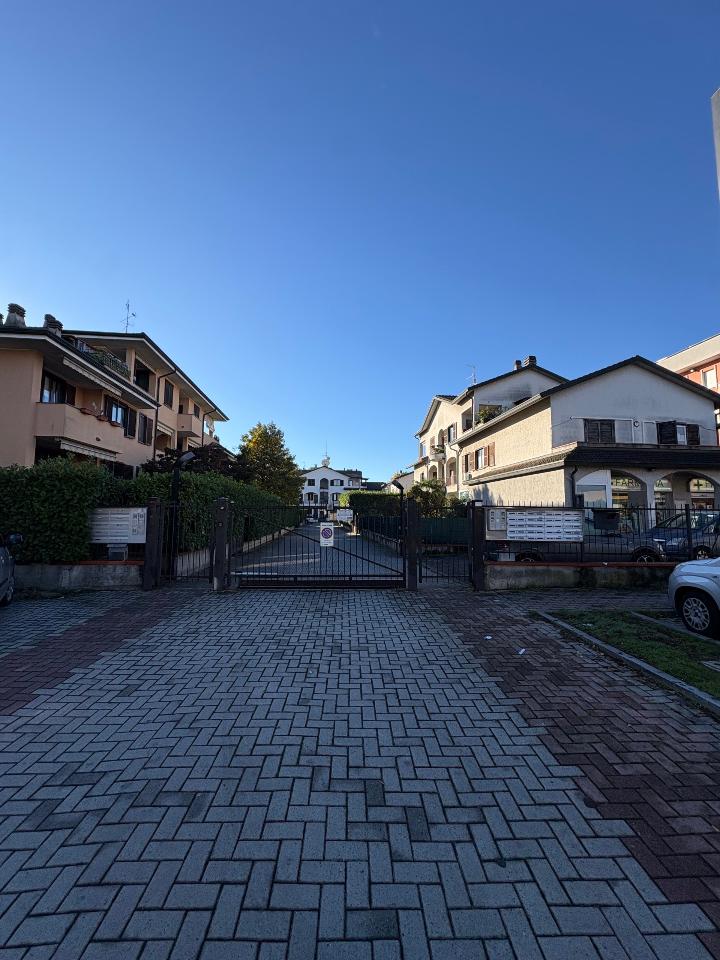 Parcheggio in Via Pagliera 40, Lainate, {3} - Foto 1