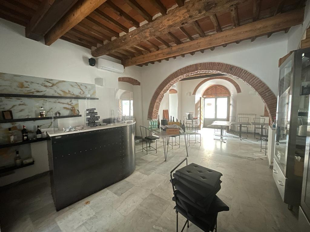 Locale commerciale in , Carrara, {3} - Foto 1