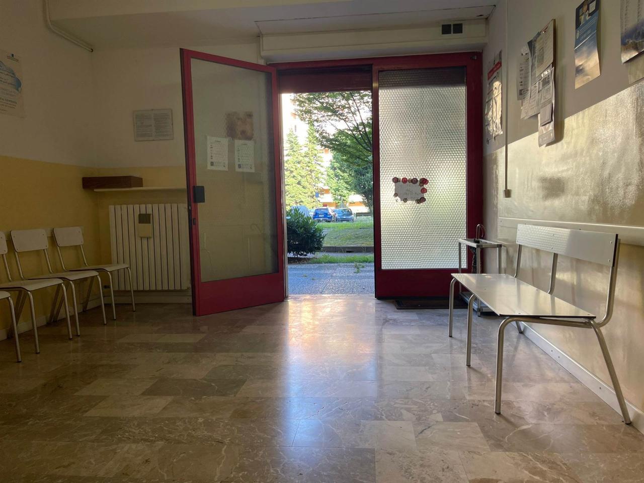 Negozio in Via delle Rose, Pieve Emanuele, {3} - Foto 2