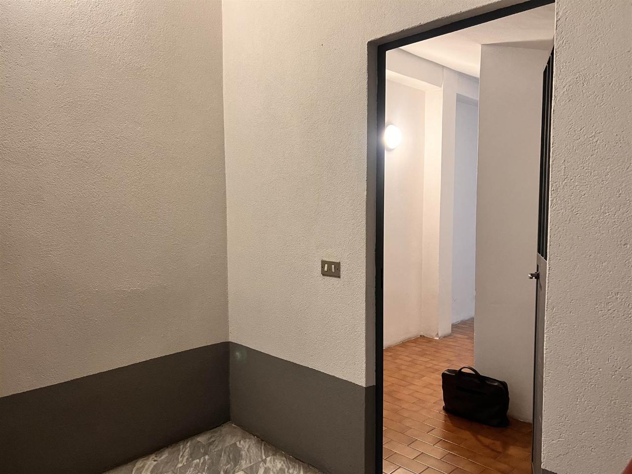 Magazzino in Via Ciro Menotti, Pieve Emanuele, {3} - Foto 2