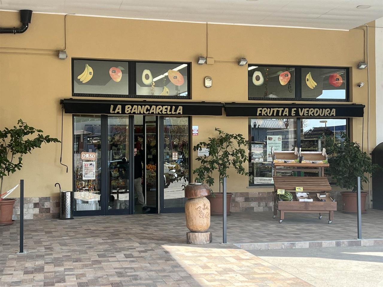 Negozio in Strada Statale dei Giovi, Binasco, {3} - Foto 1