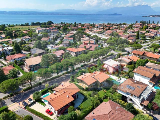 Mansion in Via Matteotti Pari, Sirmione - Photo 1