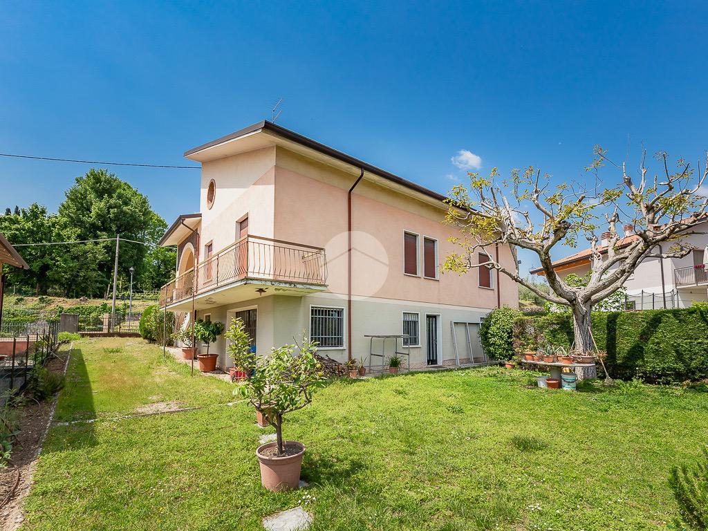 Villa in vendita a Sommacampagna