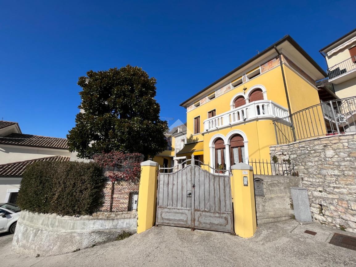 Villa in vendita a Valdobbiadene