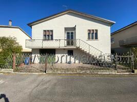 Casa indipendente in vendita a Boschi Sant'Anna