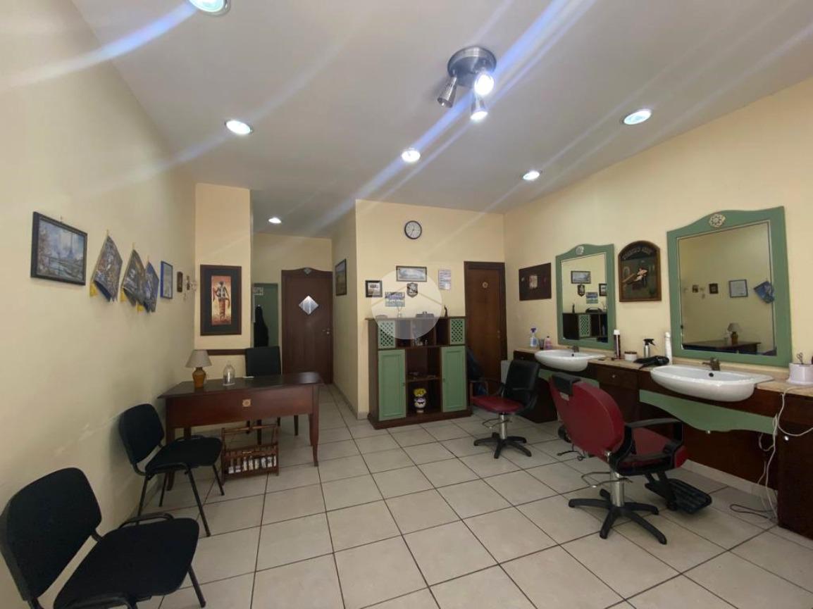 Negozio in Via Francesco Arnaldi 123, Napoli - Foto 1