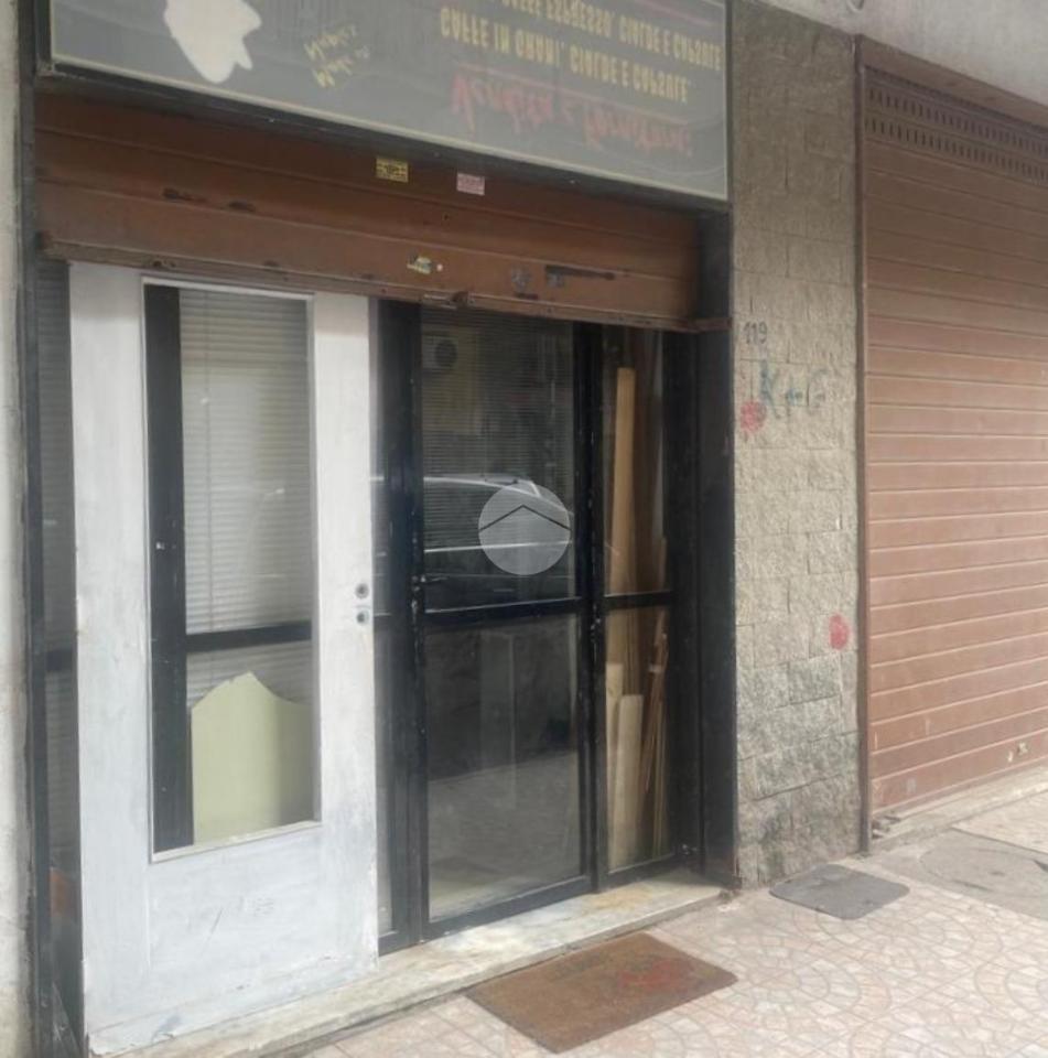 Negozio in Via Francesco Arnaldi 119, Napoli - Foto 1