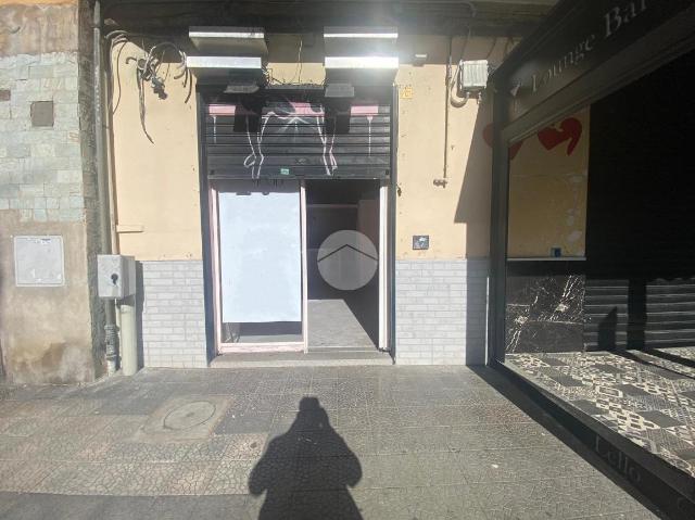 Geschäft in Viale Cavalleggeri d'Aosta 121, Napoli - Foto 1