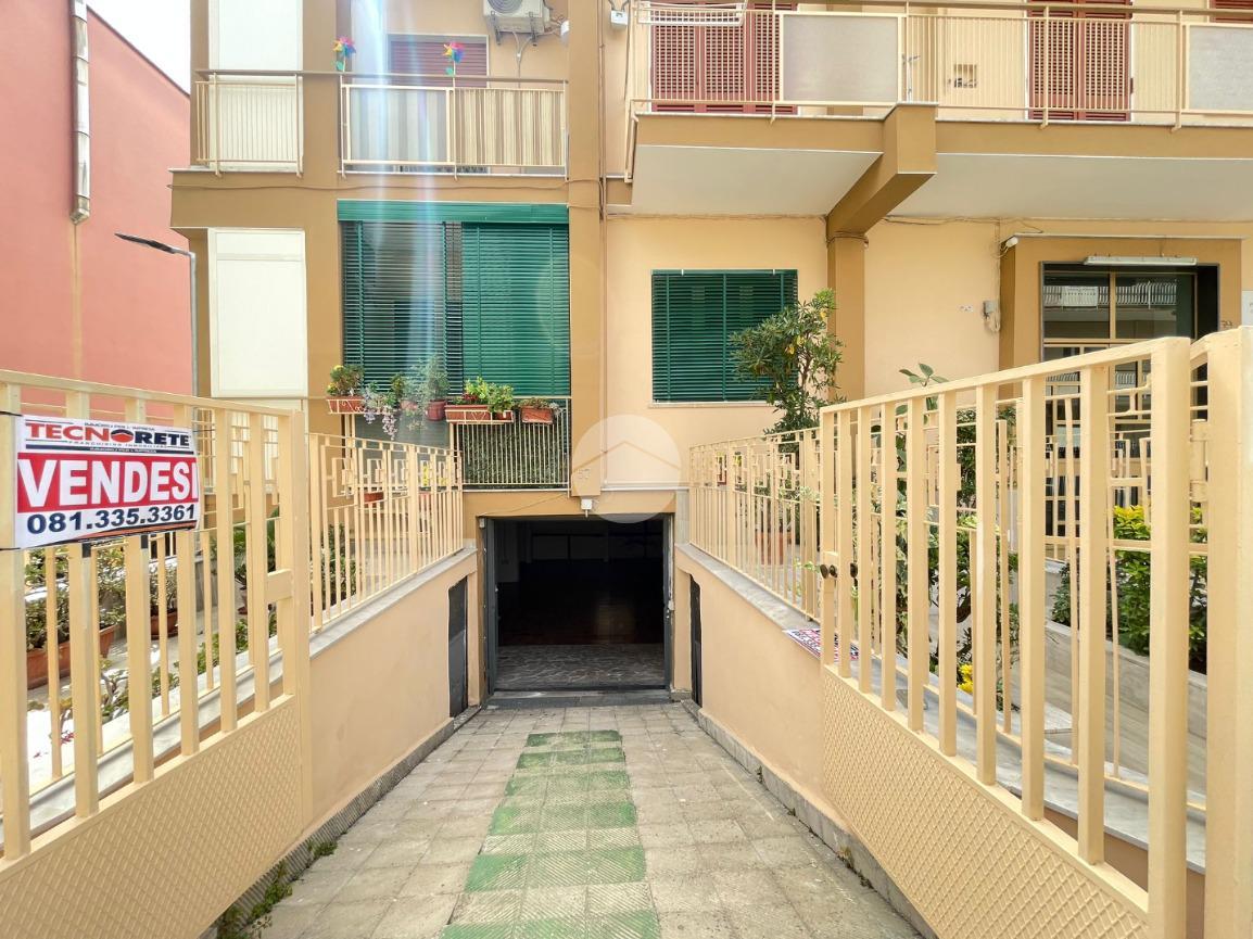 Magazzino in Via Primo Levi 57, Napoli, {3} - Foto 2