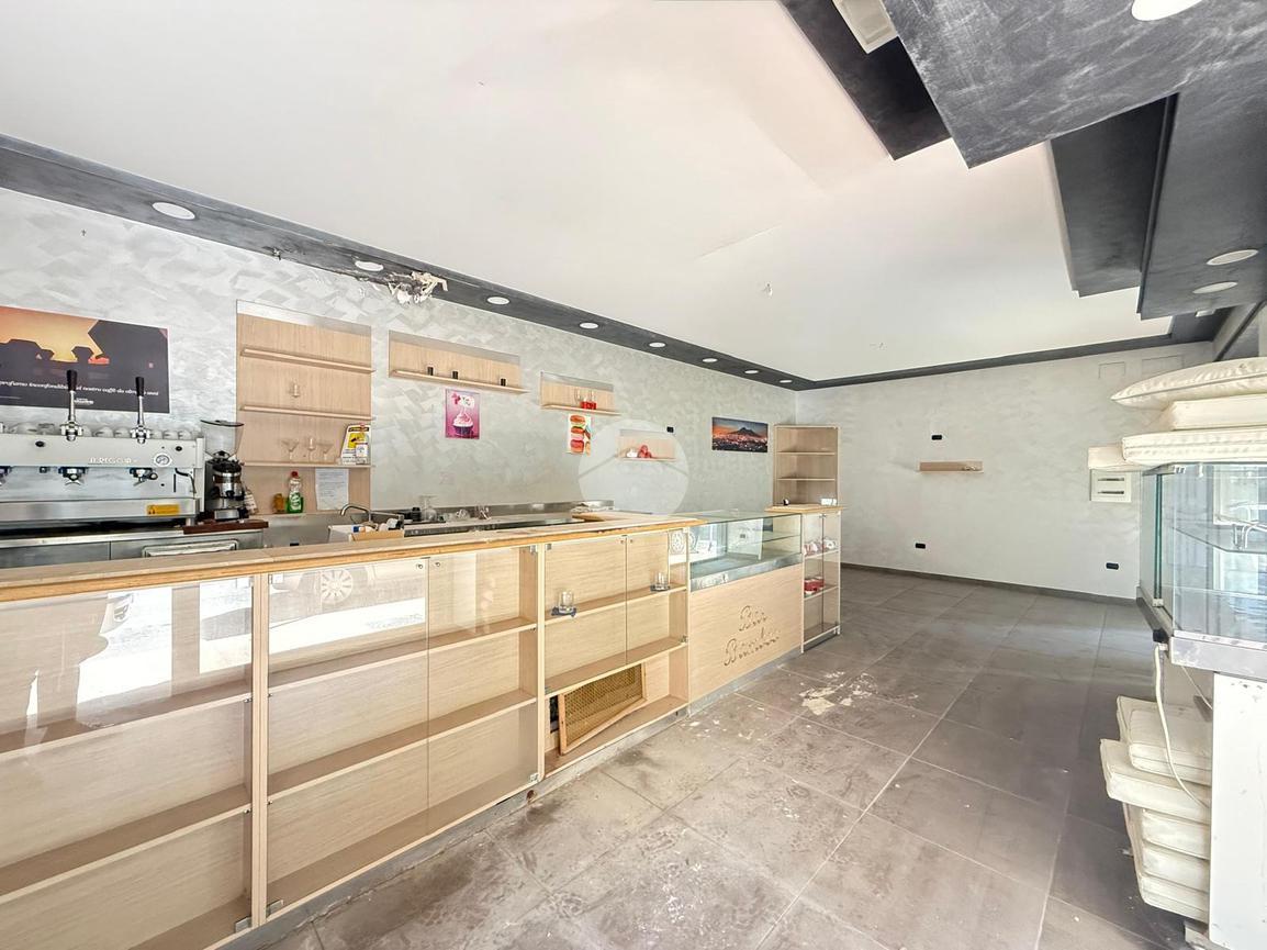 Negozio in Via Francesco Arnaldi 125, Napoli, {3} - Foto 1