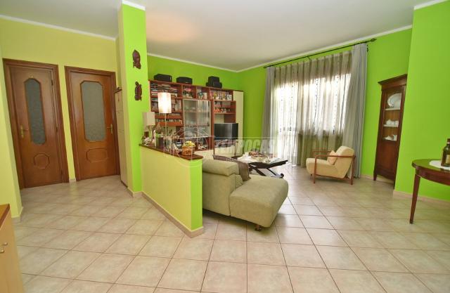 Vierzimmerwohnung in Via Circonvallazione 147, Volpiano - Foto 1