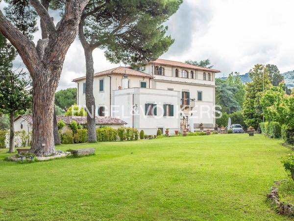 Villa plurifamiliare in vendita a Frascati