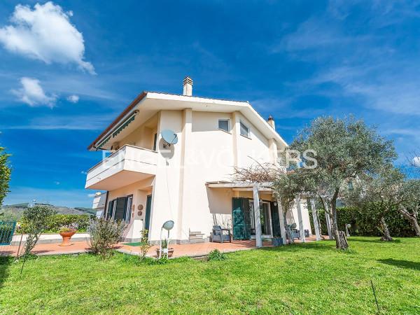 Villa bifamiliare in vendita a Grottaferrata