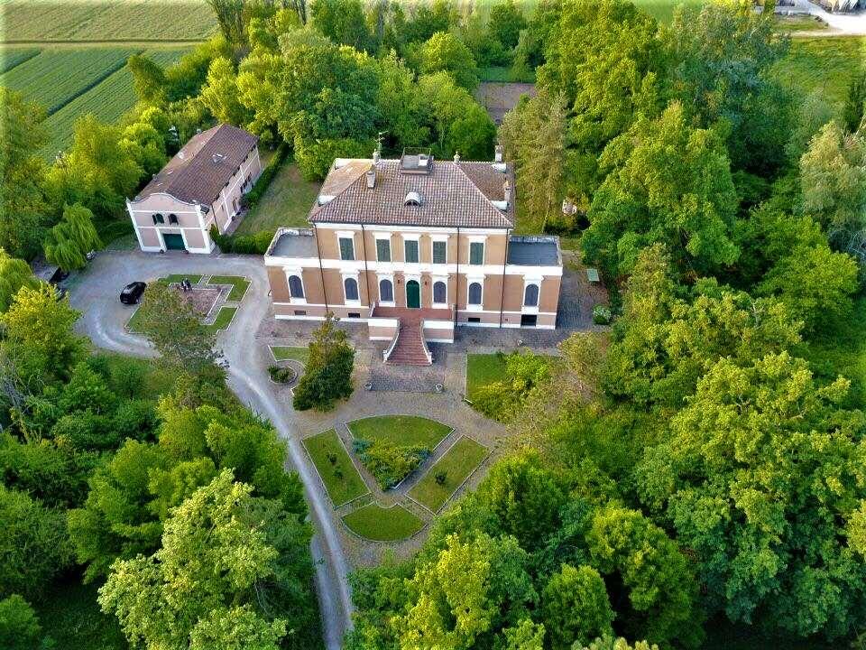 Villa unifamiliare in vendita a Reggio Emilia