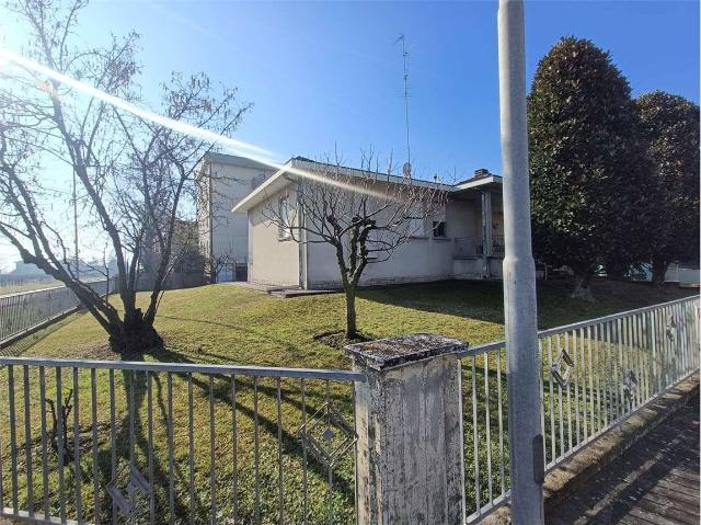 Detached house in Via Gramsci, Novi di Modena - Photo 1