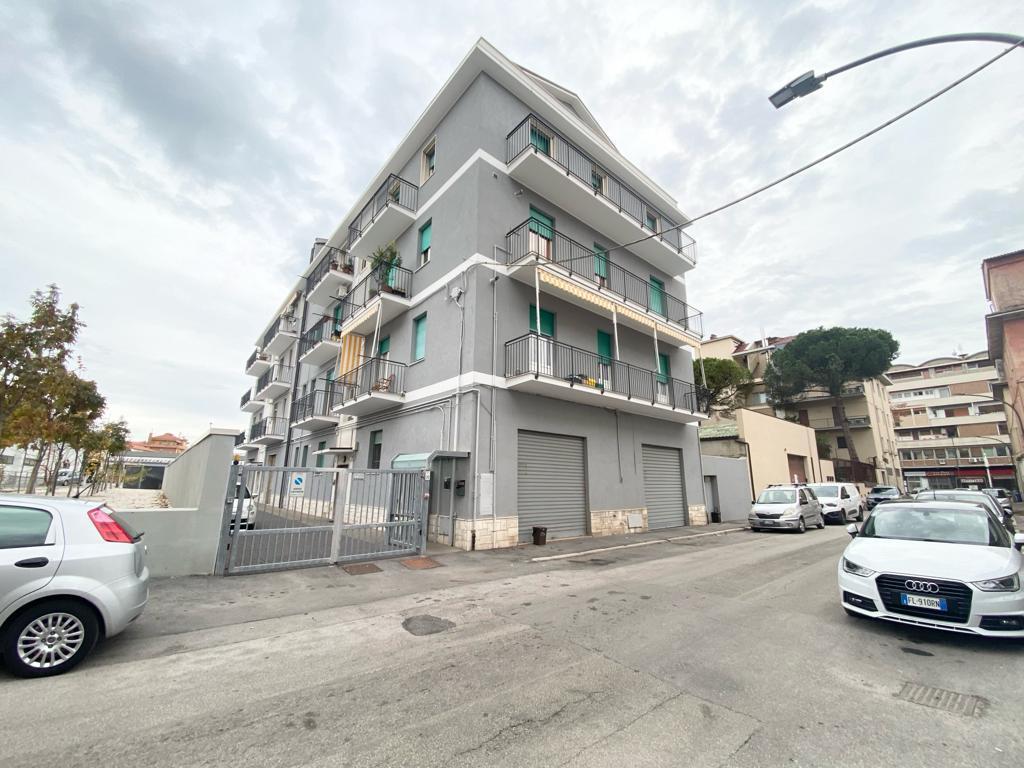 Capannone in Via Piomba 16, Pescara, {3} - Foto 1