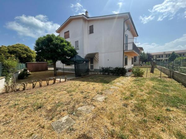 Villa plurifamiliare in vendita a Capodimonte