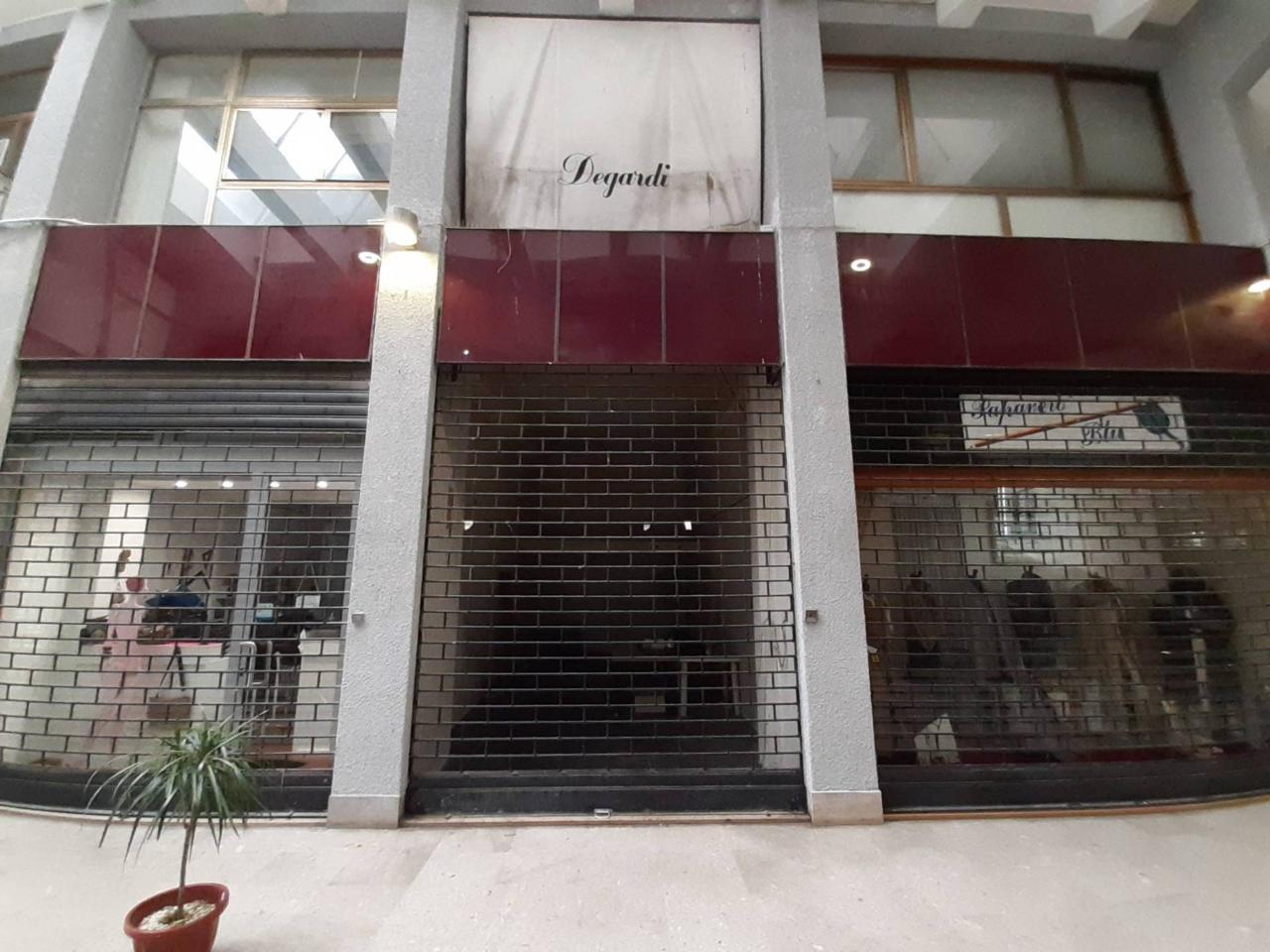 Negozio in Via Francesco Spasari, Catanzaro, {3} - Foto 1