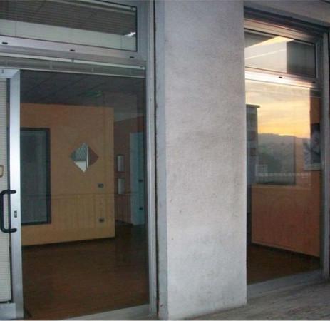 Negozio in Via Martiri della Resistenza, Ancona, {3} - Foto 2