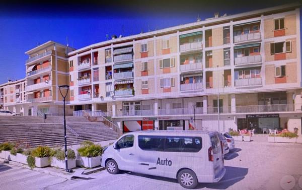Negozio in Piazza Evangelista Torricelli, Ancona, {3} - Foto 1