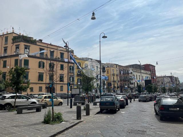 Negozio in Via Luigi Settembrini 39, Napoli - Foto 1