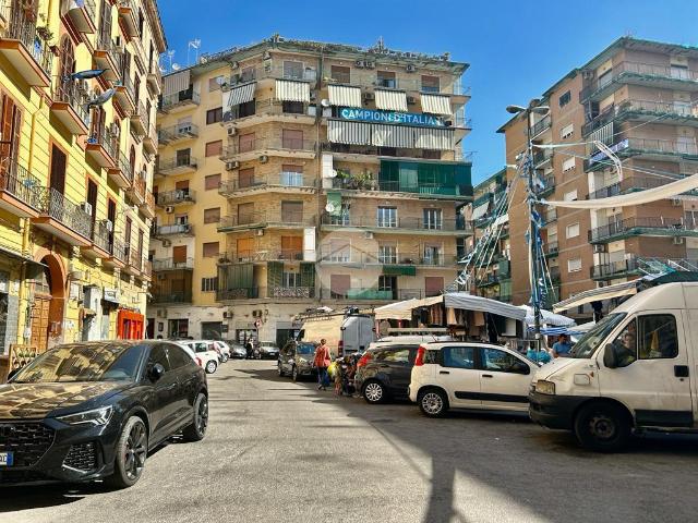 Geschäft in Via Filippo Cavolino 35, Napoli - Foto 1