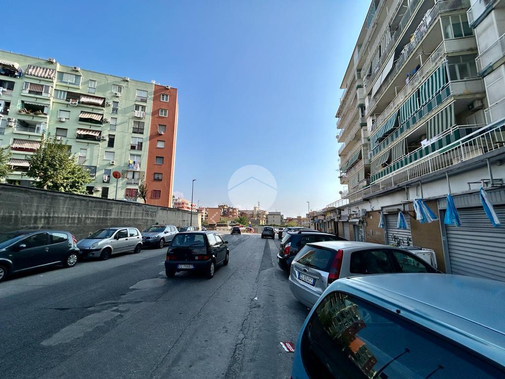 Negozio in Strada Comunale dei Cavoni 22, Napoli, {3} - Foto 2