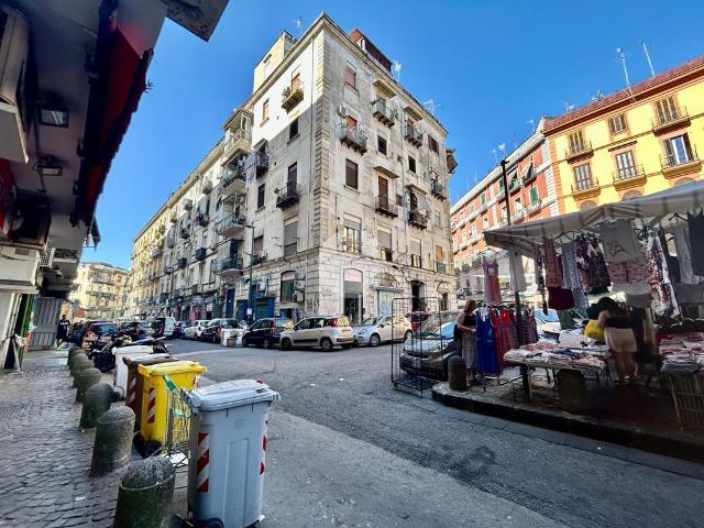 Negozio in Via Marco Aurelio Severino 4, Napoli - Foto 1