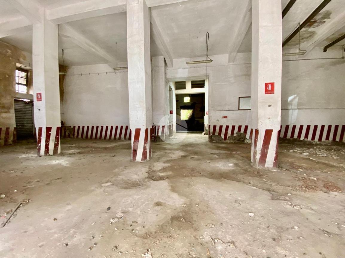 Capannone in Via Alcide Cervi 25, Napoli, {3} - Foto 1