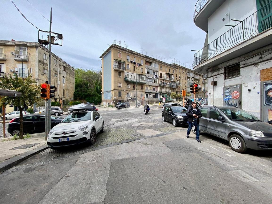 Capannone in Via Alcide Cervi 25, Napoli, {3} - Foto 2