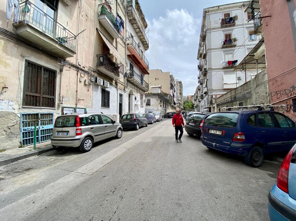 Capannone in Via Alcide Cervi 25, Napoli, {3} - Foto 1
