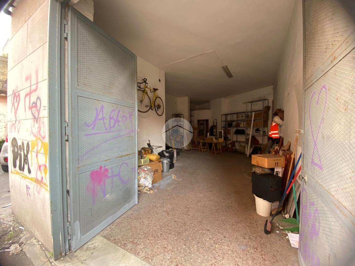 Negozio in Via S. Eframo Vecchio 42, Napoli, {3} - Foto 1
