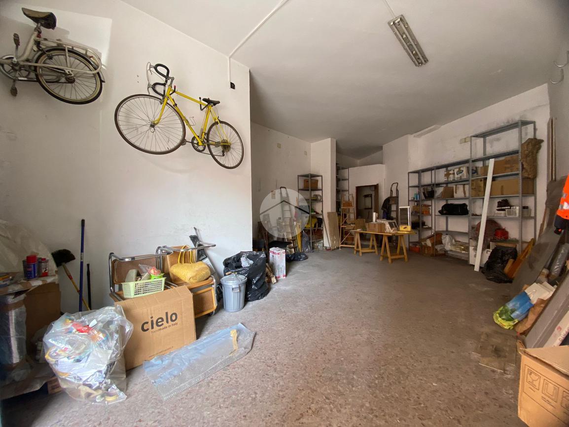 Negozio in Via S. Eframo Vecchio 42, Napoli, {3} - Foto 2
