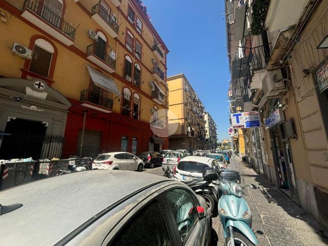 Geschäft in Via Benedetto Cairoli 41, Napoli - Foto 1