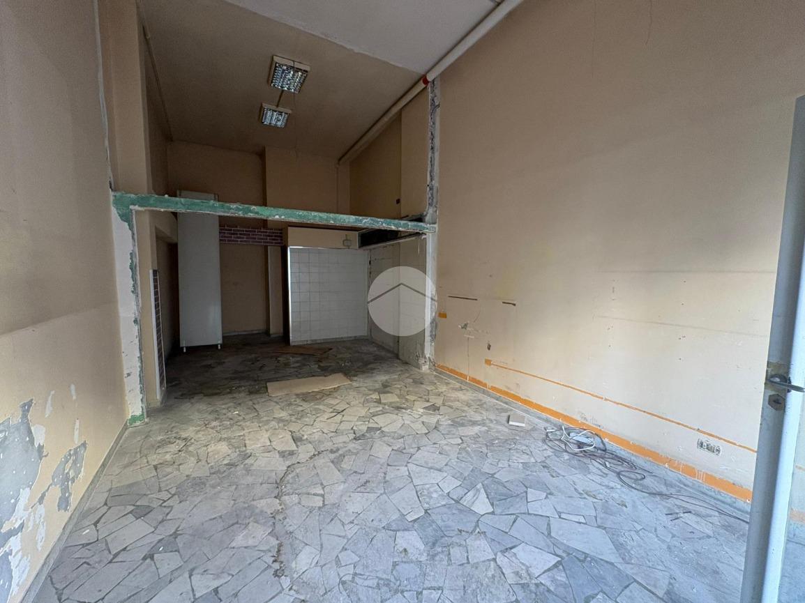 Negozio in Via Nuova Poggioreale 163, Napoli, {3} - Foto 2