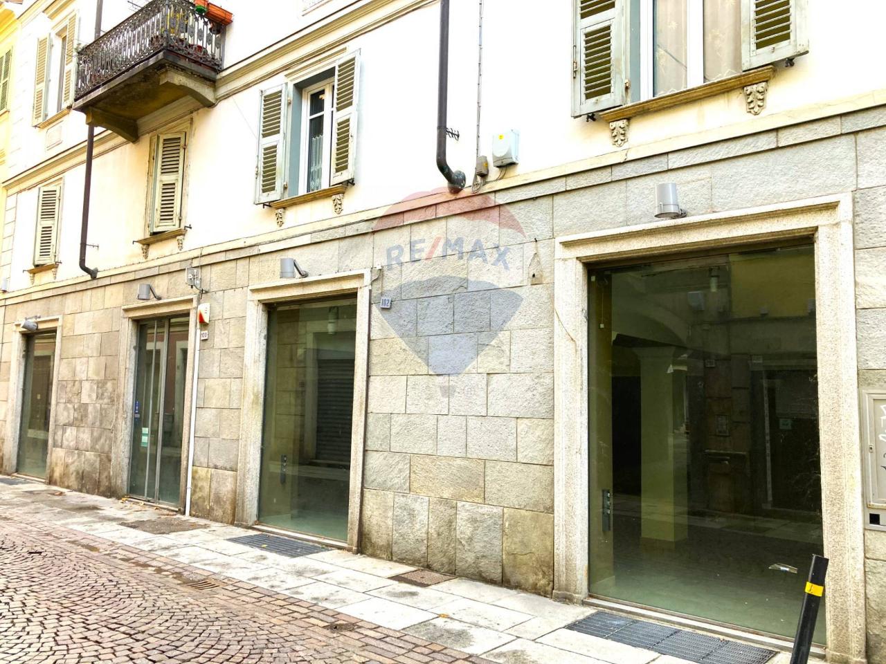 Negozio in Via Andrea Vochieri 100, Alessandria - Foto 1