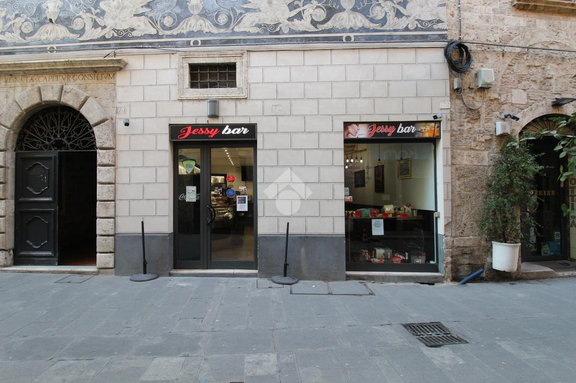 Negozio in Corso Mazzini 172, Ascoli Piceno, {3} - Foto 1