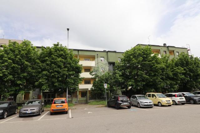 3-room flat in Via Ugo La Malfa 4, Rho - Photo 1