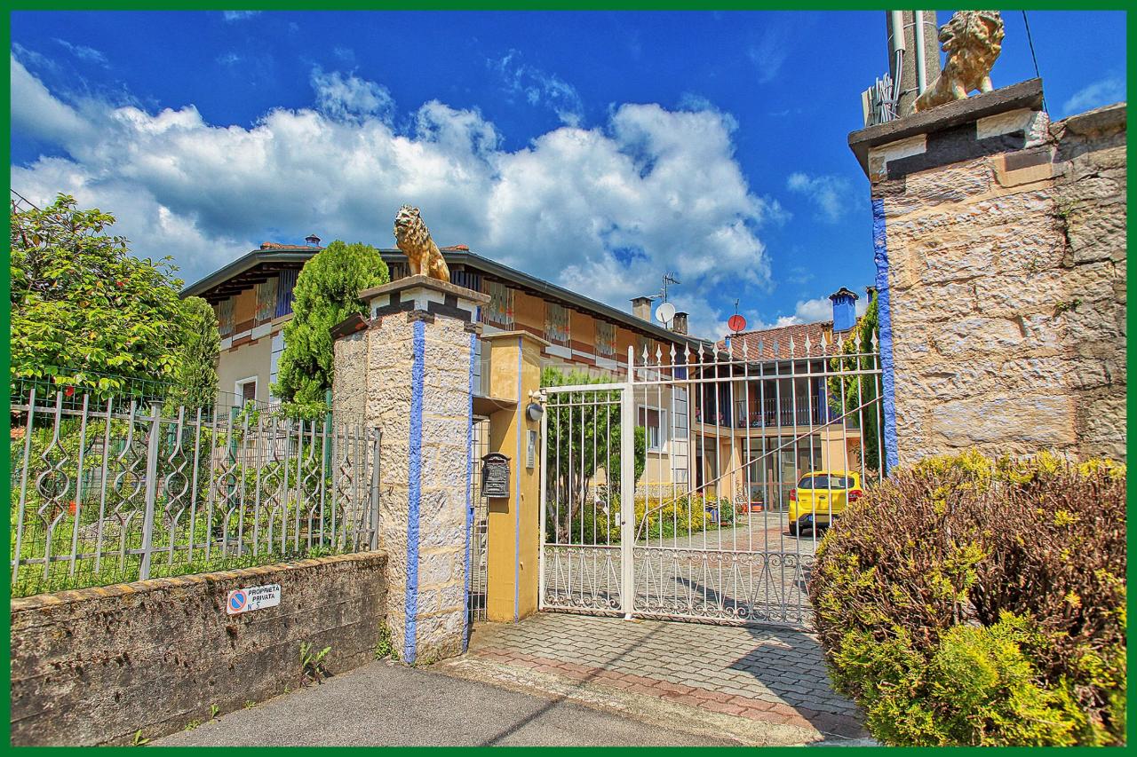 Villa a schiera in vendita a Bisuschio