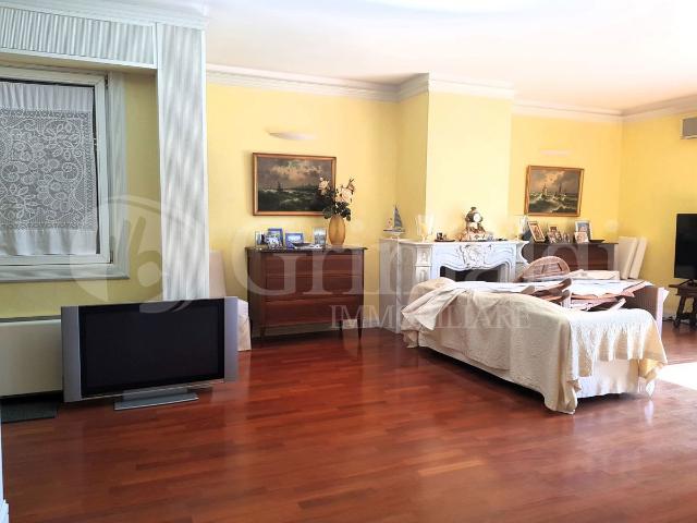 4-room flat in {3}, Corso Italia 31 - Photo 1