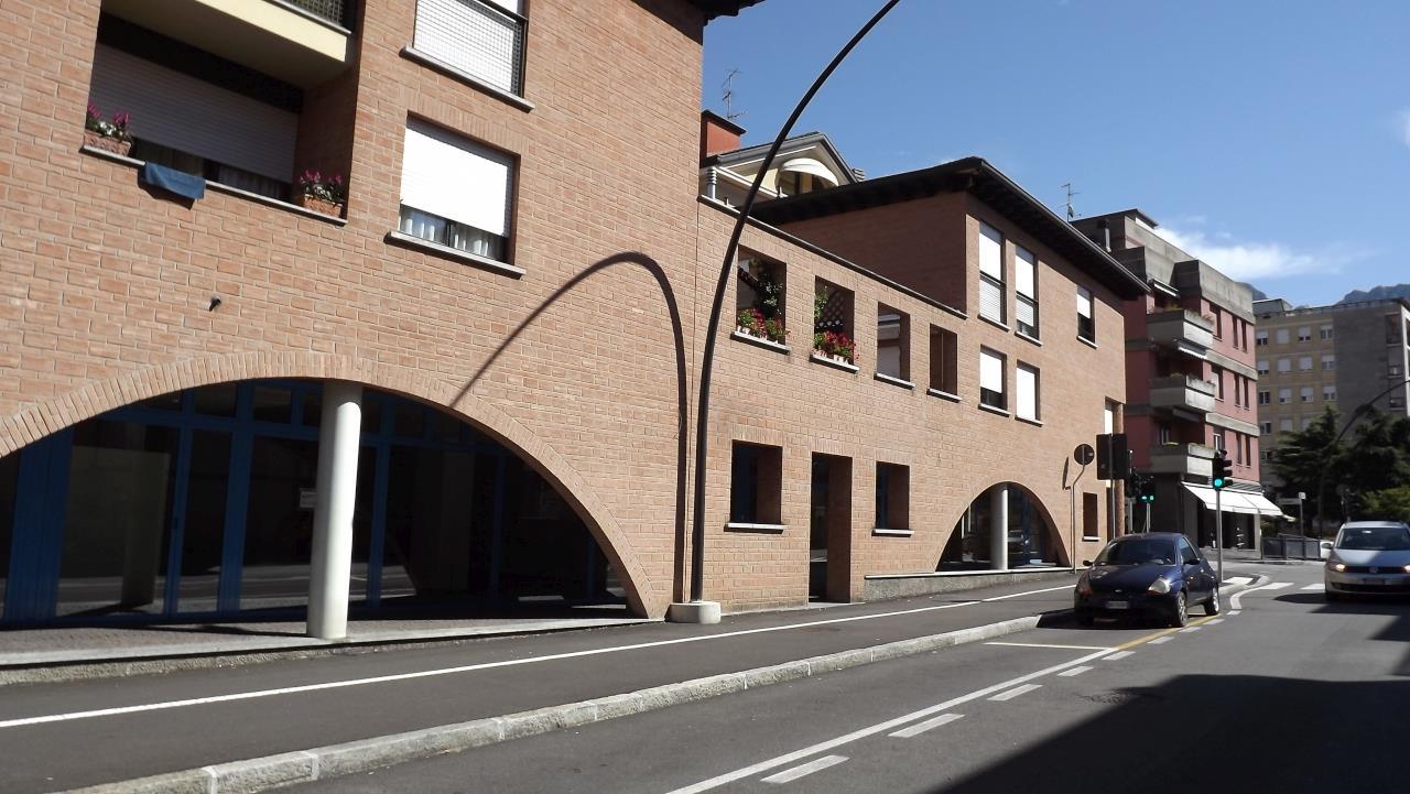 Negozio in Via Oslavia 4, Lecco, {3} - Foto 1