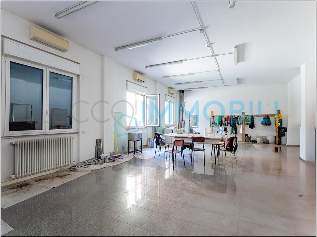 Ufficio in Via Bezzecca 22, Lecco, {3} - Foto 2