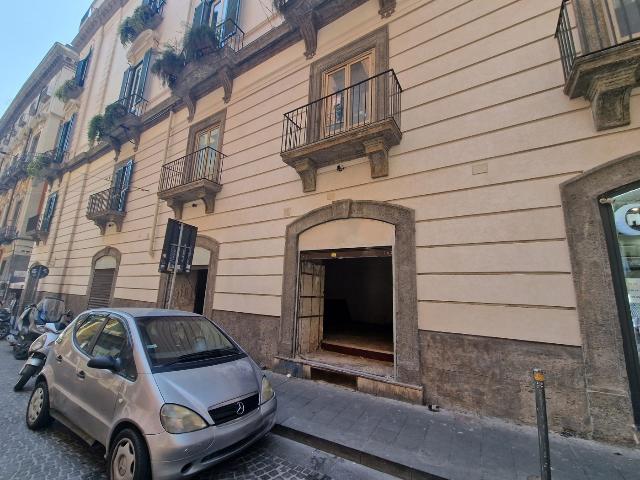 Negozio in Via Sant'Anna dei Lombardi 58/59, Napoli - Foto 1