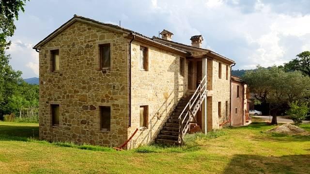 Detached house in Viale Santa Margherita, San Severino Marche - Photo 1