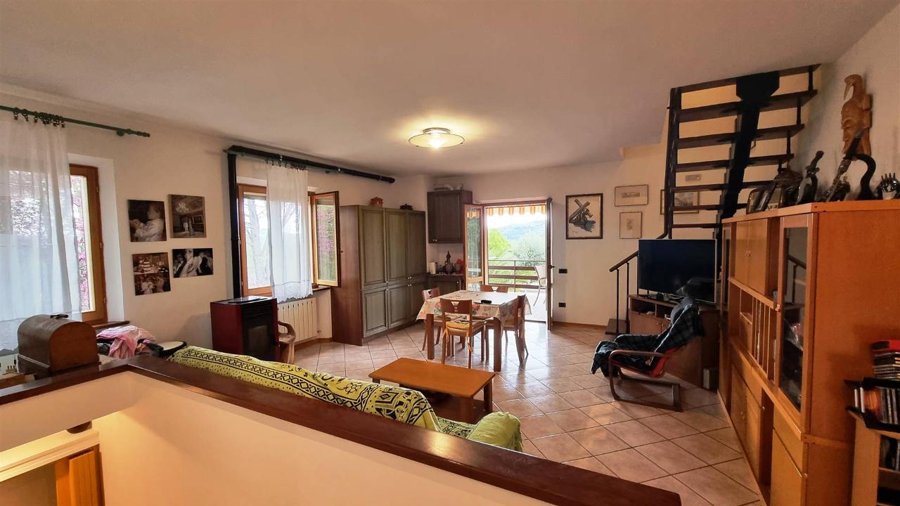 Villa bifamiliare in vendita a San Severino Marche