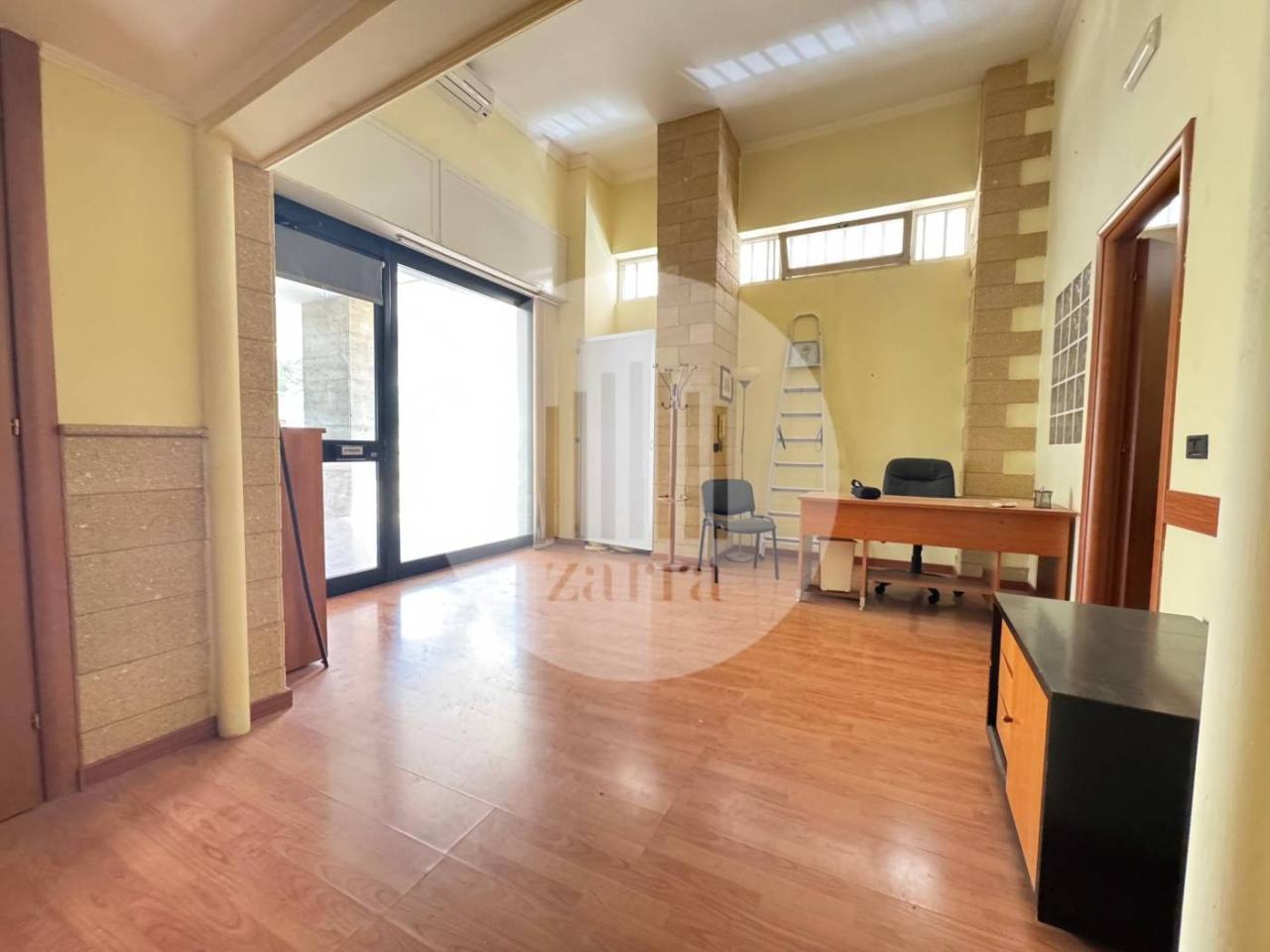 Ufficio in Via Vitantonio di Cagno 4, Bari, {3} - Foto 1